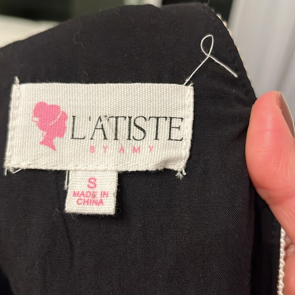 Boston Proper L'atiste Dresses |
Embroidered Triangle Maxi Dress - Picture 5 of 6